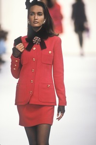 3_chanel-fw-1991-1_html.thumb.JPEG.5aa91c832600f154415f903cdf820e04.JPEG