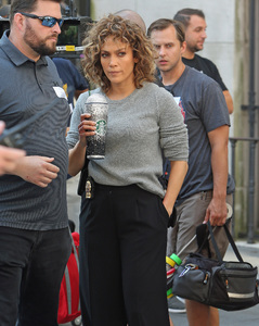      jlo160817BZNImage19.jpg