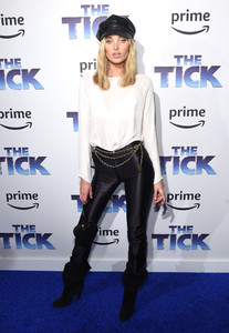 Elsa+Hosk+Tick+Blue+Carpet+Premiere+I6U-4yP8woSx.jpg