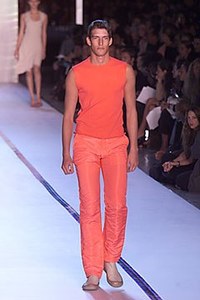 599caaa34865e_DKNYWomanSpringSummer2000NewYorkFashionWeek.thumb.jpg.261f36e0226fd233619e602d01d4b878.jpg