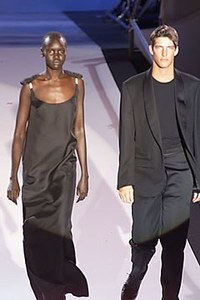 59a31d953e831_NYC2000SpringSummer2000NewYorkFashionWeek1.thumb.jpg.84b096dbe5359648bde136082f46c2fe.jpg