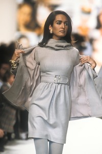 5_valentino-fw-1991-2_html.thumb.JPEG.5ac03dc78724e1d6eeb10aaca1d6923d.JPEG