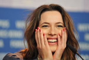 91580_rebecca_hall_p.thumb.jpg.b5431637f450131fd2fe3661023e426d.jpg