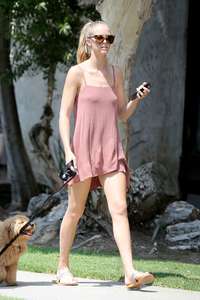 Abby-Champion-walks-her-dog-in-LA--01.jpg