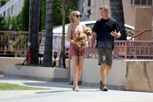 Abby-Champion-walks-her-dog-in-LA--04.jpg