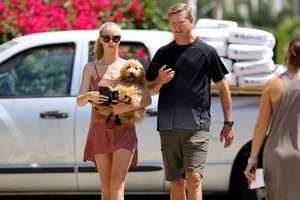 Abby-Champion-walks-her-dog-in-LA--20.jpg