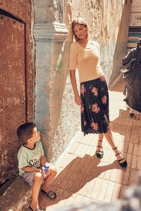 Anthropologie-Fall-2017-Amber-Valetta-and-Constance-Jablonski-by-Nathan-Copan-13.thumb.jpg.45d7290207de7bc48dd785b031f34e0c.jpg