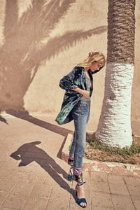 Anthropologie-Fall-2017-Amber-Valetta-and-Constance-Jablonski-by-Nathan-Copan-5.thumb.jpg.96b25e432745df00eae2d9b152e27a7e.jpg