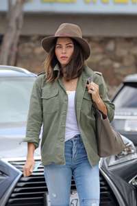 Jenna-Dewan-Tatum--Out-and-about-in-Sherman-Oaks--05.jpg