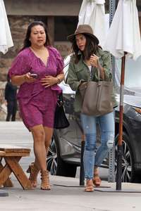 Jenna-Dewan-Tatum--Out-and-about-in-Sherman-Oaks--06.jpg