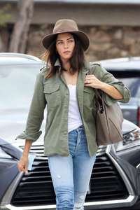 Jenna-Dewan-Tatum--Out-and-about-in-Sherman-Oaks--07.jpg