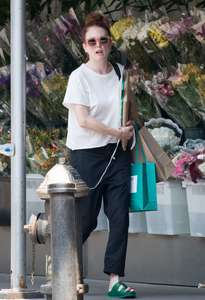 Julianne-Moore-out-in-New-York-City--03.jpg