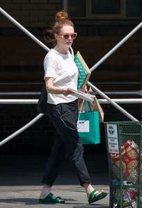 Julianne-Moore-out-in-New-York-City--10.jpg