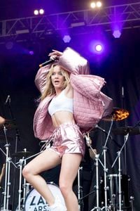 Zara-Larsson-photographed-by-Candice-Lawler_004885-1.jpg