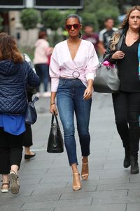 alesha-dixon-in-tight-jeans-global-radio-london-08-17-2017-5.jpg