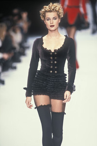 chantal-thomas-fw-1994-3.thumb.jpg.2f7e49ac89e1bd66e7fe50faadac934f.jpg