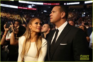 jennifer-lopez-alex-rodriguez-make-one-srtylish-couple-at-mayweather-mcgregor-fight-03.jpg