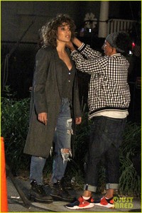 jennifer-lopez-cozies-up-to-alex-rodriguez-on-set-of-shadees-of-blue-02.jpg