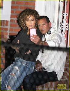 jennifer-lopez-cozies-up-to-alex-rodriguez-on-set-of-shadees-of-blue-09.jpg