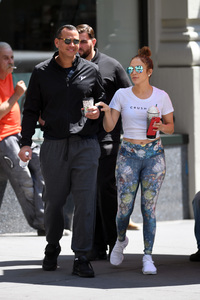 jennifer-lopez-grabs-a-post-workout-water-with-arod-82417-6.jpg