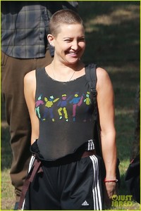 kate-hudson-displays-shaved-head-on-set-wears-eclipse-glasses-04.jpg