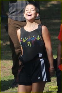 kate-hudson-displays-shaved-head-on-set-wears-eclipse-glasses-13.jpg