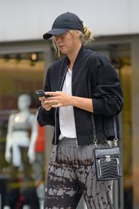 maria-sharapova-street-style-new-york-city-08-17-2017-2.jpg