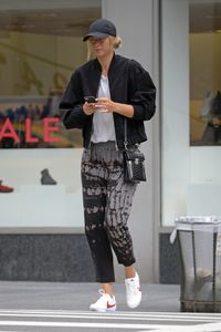 maria-sharapova-street-style-new-york-city-08-17-2017-5.jpg