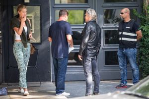 toni-garrn-mickey-rourke-and-til-schweiger-at-luetzowplatz-in-berlin-08-04-2047_3.jpg