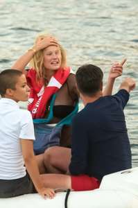 toni-garrn-spotted-on-a-boat-with-dsquared-on-mykonos-island-greece-120817_5.jpg