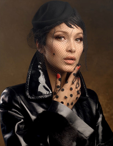 vogue-arabia-september-2017-bella-hadid-by-karl-lagerfeld-00.thumb.jpg.30b107f9bf35da6f8cff7f1efd0fe50e.jpg