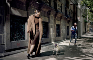 vogue-mexico-september-2017-guinevere-van-seenus-by-philip-lorca-dicorcia-04.thumb.jpg.bac9f31039cd73acbbf5c0f5e8b1ab46.jpg