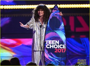 zendaya-teen-choice-awards-2017-speech-05.jpg