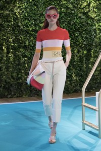 50-emilio-pucci-milan-ss18.thumb.jpg.36ae3a13848b23b848a68522b03bfafe.jpg