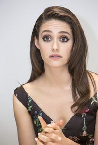 52896104_emmy-rossum-10.jpg