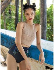 Grazia_UK_Issue_645_18_September_2017-page-015.jpg