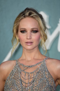 PicturePub_JenniferLawrence_06Sep2017_Mother_UK__10_.jpg