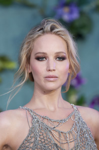 PicturePub_JenniferLawrence_06Sep2017_Mother_UK__14_.jpg