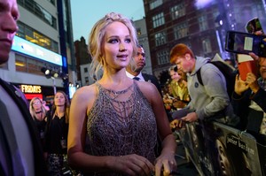 PicturePub_JenniferLawrence_06Sep2017_Mother_UK__186_.jpg