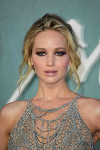 PicturePub_JenniferLawrence_06Sep2017_Mother_UK__26_.jpg