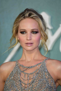 PicturePub_JenniferLawrence_06Sep2017_Mother_UK__27_.jpg