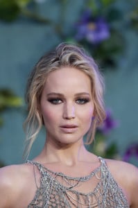 PicturePub_JenniferLawrence_06Sep2017_Mother_UK__29_.jpg