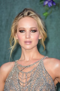 PicturePub_JenniferLawrence_06Sep2017_Mother_UK__39_.jpg