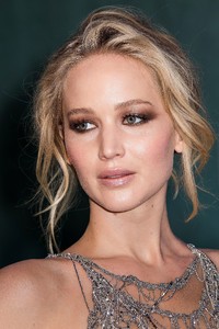 PicturePub_JenniferLawrence_06Sep2017_Mother_UK__4_.jpg