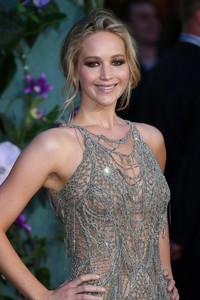 PicturePub_JenniferLawrence_06Sep2017_Mother_UK__62_.jpg