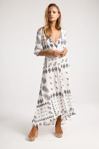 SB1038_DRIFTER_WHITE_MAXI_DRESS02.thumb.jpg.4f6a5ac63b2504afebf0aac443f5c378.jpg