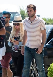 christina-aguilera-at-the-airport-in-cyprus-9717-1.jpg