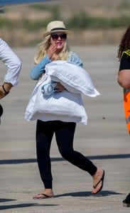 christina-aguilera-at-the-airport-in-cyprus-9717-12.jpg