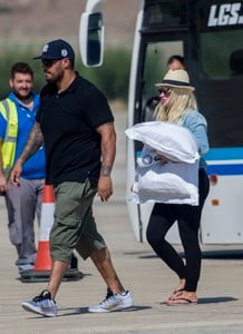 christina-aguilera-at-the-airport-in-cyprus-9717-8.jpg