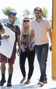 christina-aguilera-at-the-airport-in-cyprus-9717.jpg